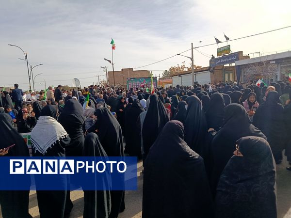 حضور پرشور مردم در راهپیمایی ۲۲ بهمن شهرستان کندر