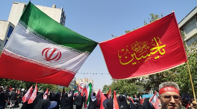 باید برخاست بامشت گره کرده 