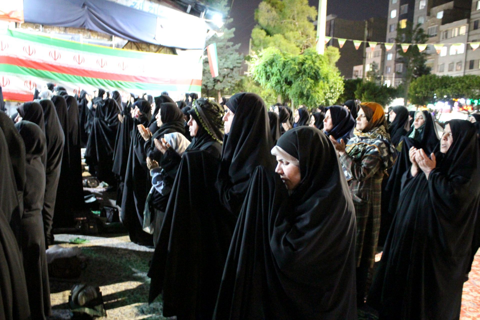 برپایی نماز استغاثه به امام عصر (عج) در مسجد ثامن‌الحجج شاهین‌ویلا