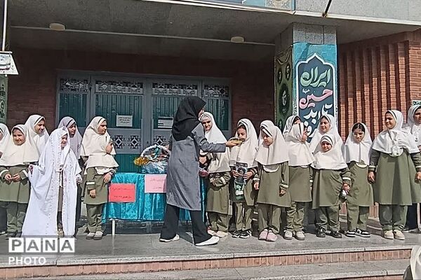 گرامیداشت هفته تربیت بدنی با حضور پیشتازان سازمان دانش‌آموزی در ناحیه دو شهرری 