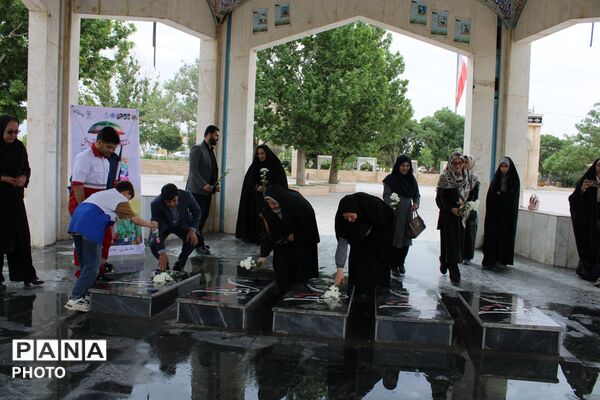 غبار رویی گلزار شهدای گمنام نیشابور