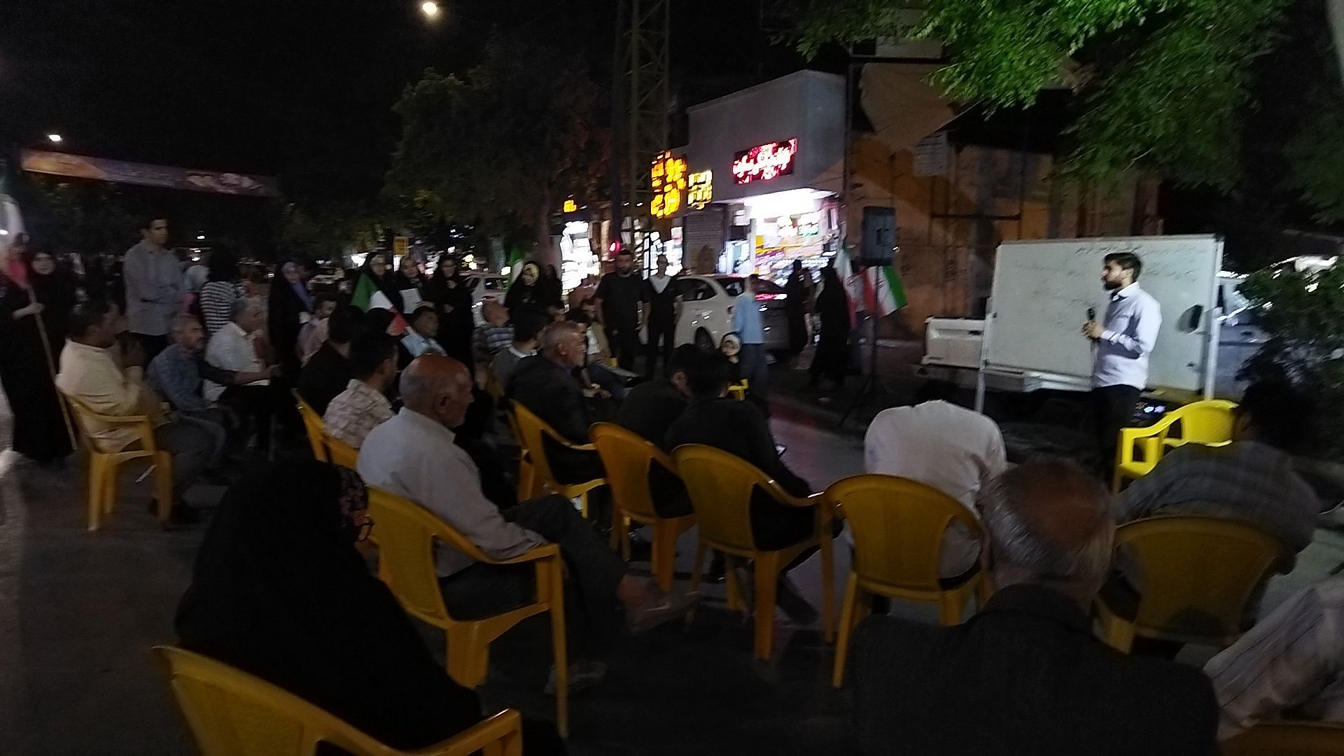 کافه گفتگو حسینیه امام در هشتاد و هشتمین شب از اجتماعات مردمی 