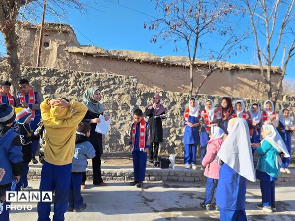 روز بدون کیف در آموزشگاه شهید ذوالفقاری روستای احمد آباد
