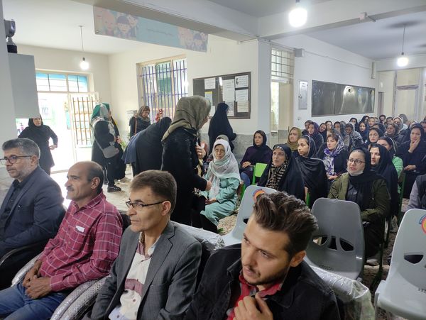 برگزاری جلسه انجمن اولیا و مربیان در دبستان هیات امنایی قرآنی مبین شیروان