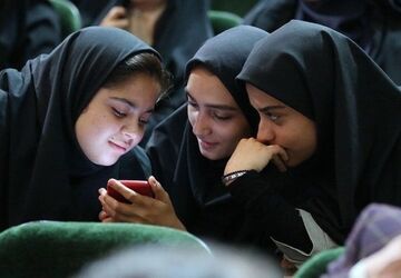 بهترین راه قبل از محدودکردن نوجوانان، آگاه کردن آن‌هاست