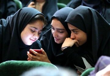 بهترین راه قبل از محدودکردن نوجوانان، آگاه کردن آن‌هاست