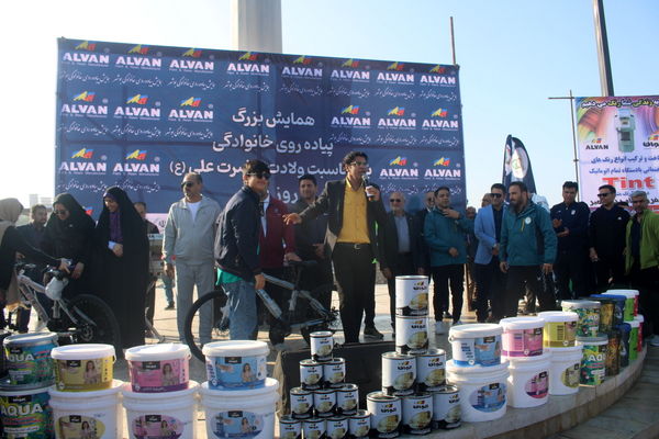 پیاده‌روی خانوادگی در بوشهر