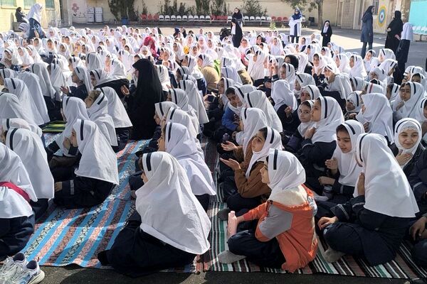 تجدیدِ پیمان با انقلاب و اهل بیت(ع) در روز ۱۳ آبان
