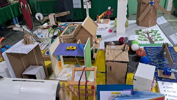 نمایشگاه جشنواره «نوین کاو» در پژوهش سرای دانش‌آموزی حاجی آباد