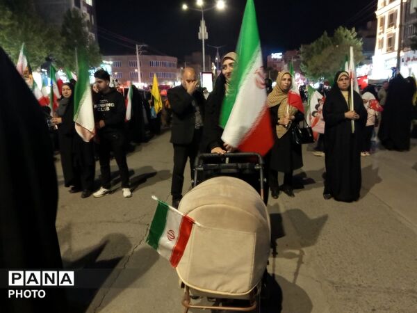 پنجاه وچهار شب در میدان پای کار ایران