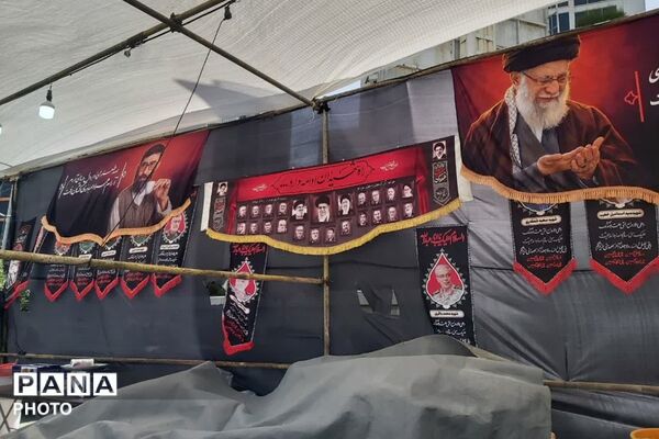 آغاز مراسم تشییع پیکر رهبر شهید و اهل بیت گرامی ایشان در مصلی نماز جمعه تهران