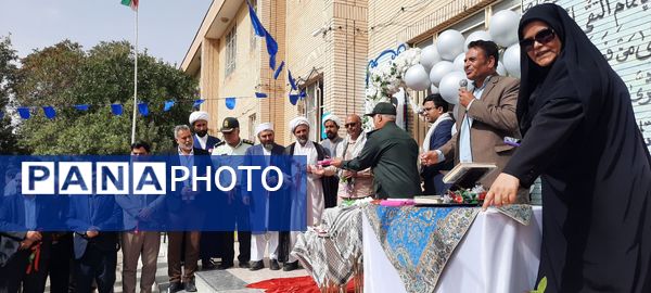 همزمان با سی و یکم شهریور ماه  زنگ شکوفه ها در مدارس باخرز به صدا درآمد