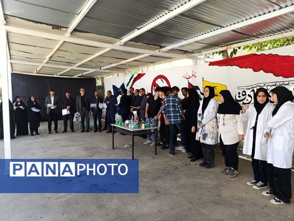 قدردانی از دانش‌آموزان فعال در نمایشگاه نقاشی حماسه حسینی 