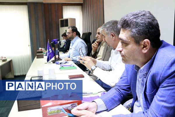 نشست صمیمی دانش‏‌آموز خبرنگاران و نمایندگان مجلس دانش‌آموزی آذربایجان شرقی با علی فلاحتکار