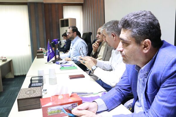نشست صمیمی دانش‏‌آموز خبرنگاران و نمایندگان مجلس دانش‌آموزی آذربایجان شرقی با علی فلاحتکار