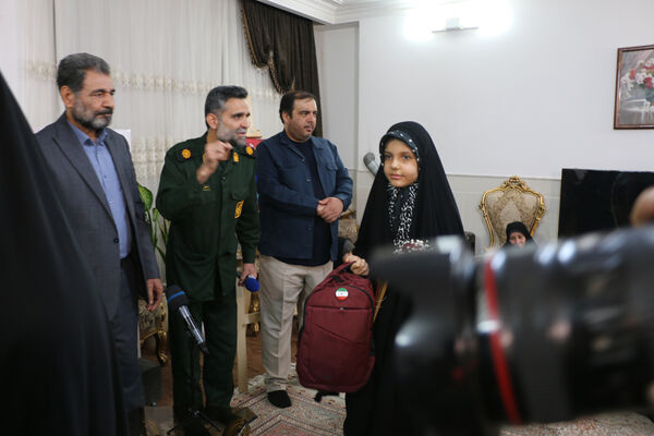 رونمایی از کتاب «بابای قهرمان من» با حضور فرزندان شهدای مدافع حرم