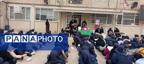 جشنواره کیک و دسر در دبیرستان کوثر فرهنگیان 