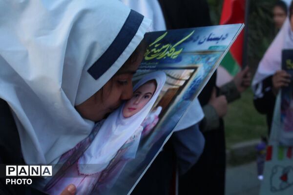 دانش‌آموزان همدانی در سومین رویداد «۱۶۸» یاد شهدای دانش‌آموز میناب را گرامی داشتند