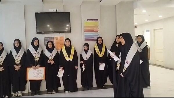 قدردانی  دختران پیشتاز دبیرستان شاهد تکتم از فرشتگان سفیدپوش بیمارستان ۱۷شهریور مشهد