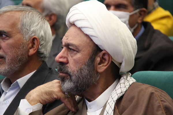 آیین رونمایی کتاب سبیل صورتی در یزد