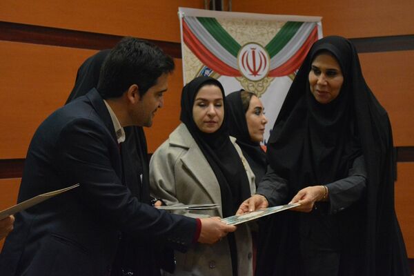 آیین تجلیل از برگزیدگان حوزه مشاوره و پیشگیری از آسیب‌های اجتماعی بهارستان‌دو