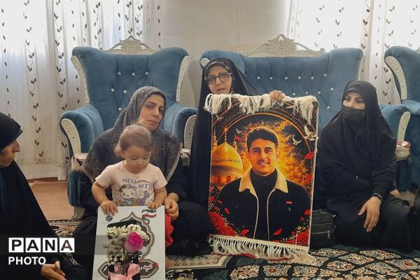 دیدار با خانواده شهید مجتبی کوزه‌گر؛ درس ایثار و ایستادگی