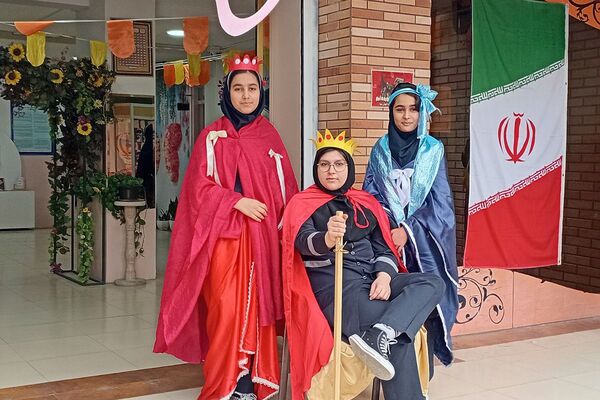  مراسم به مناسبت ۲۲ بهمن ماه در مدرسه شهید زهره‌وند، شهرستان قرچک