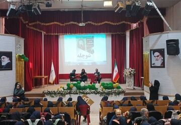 جشن شب یلدا در کانون فرهنگی‌–تربیتی امام خمینی(ره) کرمانشاه