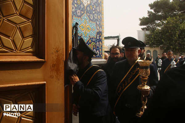 دسته عزاداری خادمان حرم حضرت معصومه(س) در سالروز شهادت امام رضا(ع)