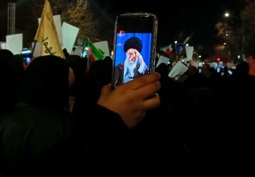حضور خودجوش مردم نیشابور در عزاداری شهادت رهبر معظم انقلاب اسلامی
