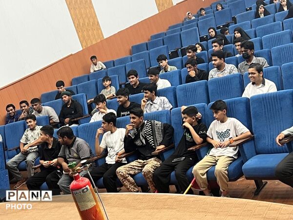 در شبِ سه‌شنبه، ۲۲ اردیبهشت، شهر با حضور پرشوق مردمانش جانی تازه گرفت