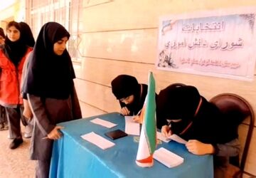 برگزاری انتخابات شورای دانش‌آموزی در شهرستان دره‌شهر 