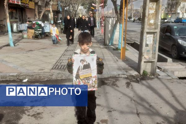 خروش مردمی در خیابان‌های رباط‌کریم در 22بهمن