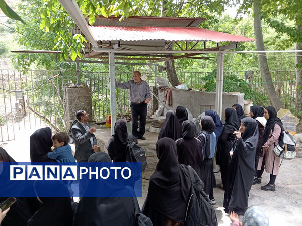 بازدید دانش‌آموزان جعفرآباد از کارگاه گلاب‌گیری روستای «بنابر»