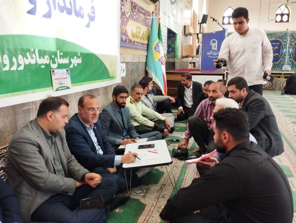 برپایی میز خدمت به‌مناسبت هفته دولت در میاندورود 