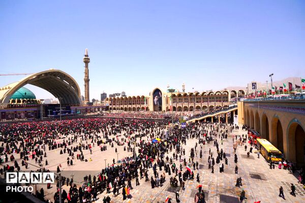 وداع با پیکر مطهر امام شهید در مصلای تهران