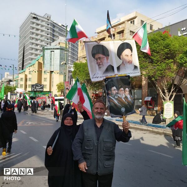 از کوچک تا بزرگ همه در چهلم رهبر شرکت کردند