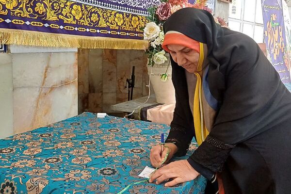 حضور پرشور مردم شهرستان ورامین و منطقه خیرآباد در پای صندق های رای