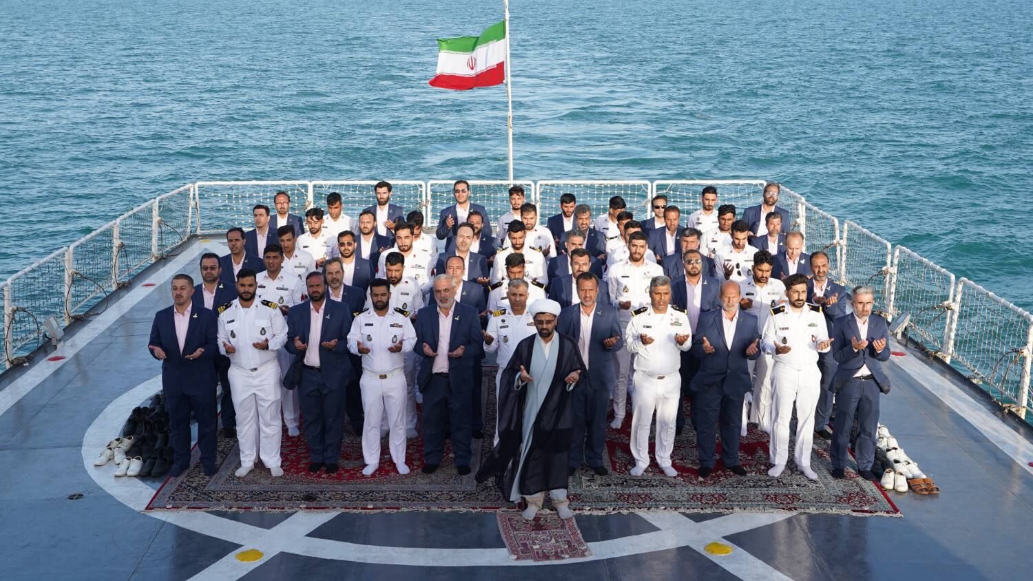 رونمایی از آلبوم «فاتحان دریا» آیین گرامیداشت شهدای قرآنی ناوشکن دنا در فرهنگسرای قرآن