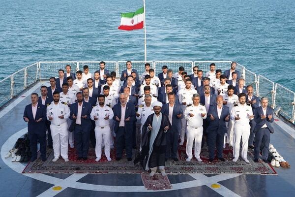 رونمایی از آلبوم «فاتحان دریا» آیین گرامیداشت شهدای قرآنی ناوشکن دنا در فرهنگسرای قرآن