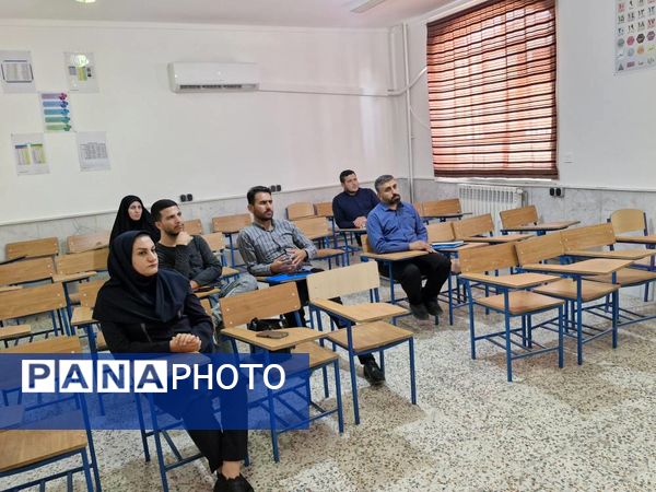 کارگاه آموزشی بررسی کتاب‌های درسی ویژه دبیران مدارس عشایری 