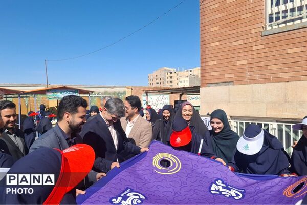گرامیداشت هفته سلامت روان در دبیرستان فرزانگان ملارد 
