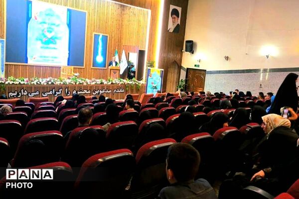  آیین تقدیر از حافظان برگزیده قرآن منطقه 19 تهران