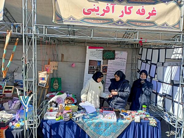 بازارچه مشاغل در هنرستان سمیه 
