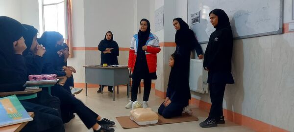 گرامیداشت هفته پدافند غیر عامل در دبیرستان نمونه دولتی برکت خاتم