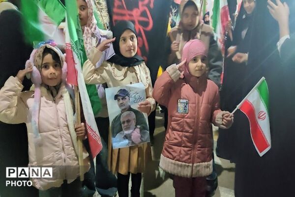 حضور گرم  دهه نودی ها در قلب اجتماعات شهر بار نیشابور