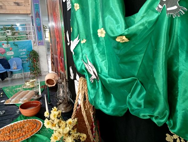 عطر چای به مناسبت شهادت حضرت زهرا (ع) در دبیرستان عطیه 