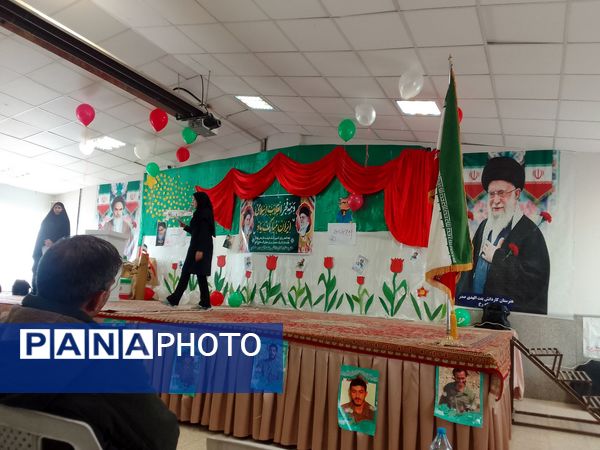 زنگ انقلاب در مدرسه بنت‌الهدی صدر با حضور مسئولین نواخته شد 
