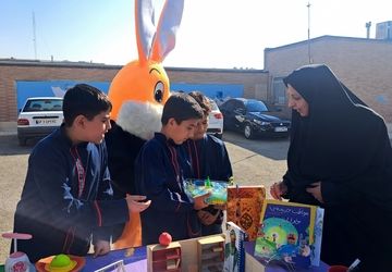  نمایشگاه کتاب و دستاوردهای دانش‌آموزان مدرسه غیاث‌الدین جمشید کاشانی