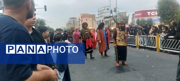 استقبال عزاداران حسینی از کاروان نمادین اسرای کربلا در قم